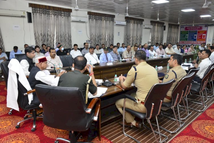 राज्यपाल ने की विकास कार्यों की समीक्षा...... विकास योजनाओं को निर्धारित समयावधि में पूरा करने के दिए निर्देश
