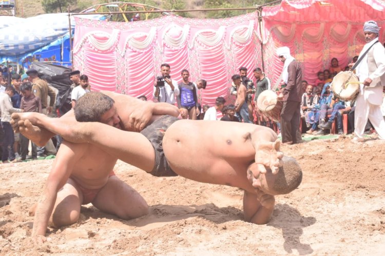 हरियाणा रोहतक के रोहित पहलवान ने जीता बड़ी माली का खिताब......... सिरमौर ज़िला के मरयोग के बीर सिंह रहे छोटी माली के विजेता