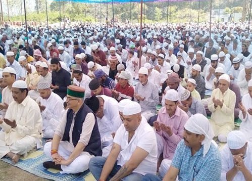 नाहन की में ईद उल फितर की नमाज की अता........ मुल्क की अमन शांति के लिए मांगी दुआ