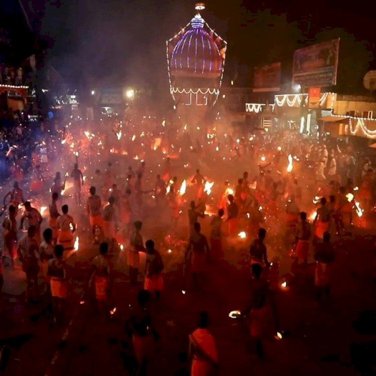 मैंगलोर के दुर्गा पारमेश्वरी मंदिर जहां.... भक्त आग से खेलते है.....