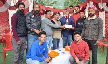 बॉलीबाल प्रतियोगिता में कुल्लू की टीम रही विजेता.... फाइनल मुकाबले में अक्षय ब्रदर्ज़ की टीम को 23-17 से हराया......