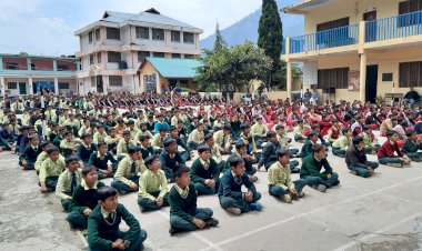 विश्व रेडक्रॉस दिवस पर सूचना एवं जनसंपर्क विभाग के कलाकारों द्वारा किया बच्चों को नशे की बुरी आदत के बारे में जागरूक........