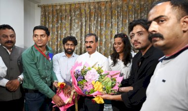 विद्यार्थियों ने त्वरित सहायता के लिए मुख्यमंत्री का आभार व्यक्त किया....नई दिल्ली स्थित हिम  में शिष्टाचार भेंट.......