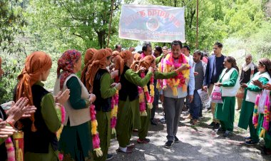 निरमंड उपमण्डल मे पर्यटन की आपार सम्भावनाएं  सीपीएस सुंदर सिंह ठाकुर......... महिला मण्डलों द्वारा जगह जगह भव्य स्वागत।......