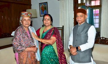 उत्तर प्रदेश की राज्यपाल ने शिव प्रताप शुक्ल से भेंट की........