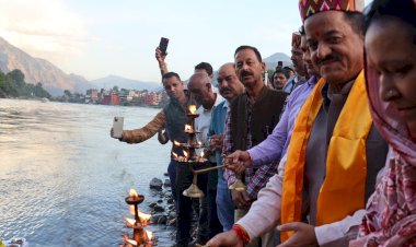 सीपीएएस सुन्दर सिंह ठाकुर ने किया........ संगम घाट भुन्तर का भूमिपूजन।  संगम पर महाआरती में लिया भाग......