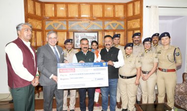 हार्मनी ऑफ द पाइंस ने ...... मुख्यमंत्री सुख आश्रय कोष के लिए दो लाख रुपये का चेक भेंट किया।......