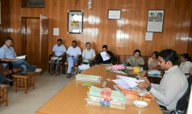 बरसात से पहले करवाएं आयुर्वेदिक अस्पताल की मरम्मत : हेमराज बैरवा........ रोगी कल्याण समिति की बैठक में उपायुक्त ने दिए निर्देश.......