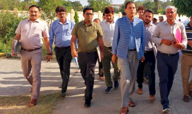 मुख्य सचिव प्रबोध सक्सेना ने किया.......... कौशल विकास एवं प्रशिक्षण केंद्र पालकवाह का दौरा...