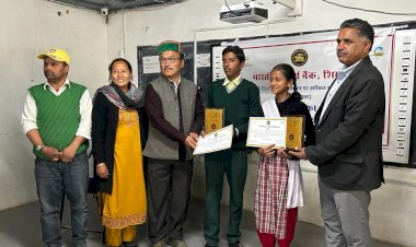 प्रश्नोत्तरी प्रतियोगिता में रा.वा.मा.पा रारंग की इशिता व दिनेश ने प्राप्त किया प्रथम स्थान