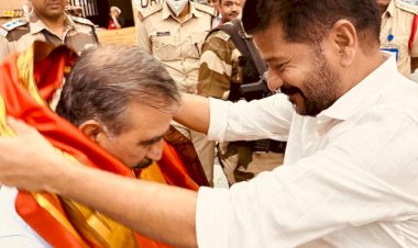 तेलंगाना आगमन पर मुख्यमंत्री का गर्मजोशी से स्वागत.....