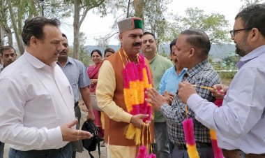 ओपीएस बहाल करके कर्मचारियों को दिए सबसे बड़ा तोहफा : इंद्र दत्त लखनपाल......... अराजपत्रित कर्मचारी महासंघ के पदाधिकारियों ने किया विधायक का स्वागत.......