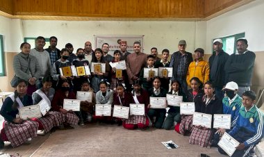 प्रश्नोत्तरी प्रतियोगिता में........ रा.वा.मा.पा सुंगरा की कुमारी इसुम व मिश्रा ने..... प्राप्त किया प्रथम स्थान,,,,