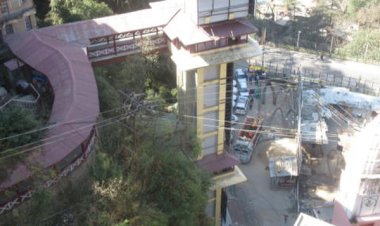 देखिए........... व्यवस्था परिवर्तन के रगं  ......सरकार ने दोगुना किया शिमला लिफ्ट का किराया......