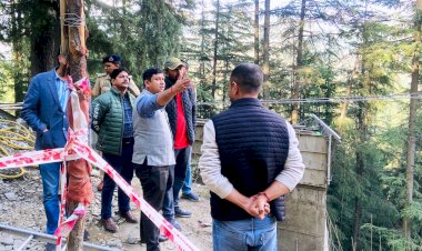 ठियोग में लिए एनएच 05 के धंसे हिस्से का लिया जायजा...... अधिकारियों को जल्द दुरुस्त करने के दिए निर्देश  उपायुक्त ने......