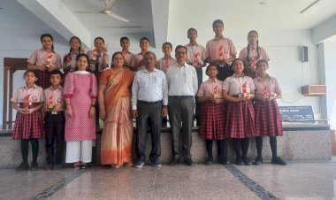 कैरियर एकेडमी स्कूल में .........पहली बार सस्ंकृत मत्रं उच्चारण प्रतियोगिता ........जूनियर वर्ग में आरुषि व सीनियर वर्ग में धैर्य सैनी प्रथम रहे.....