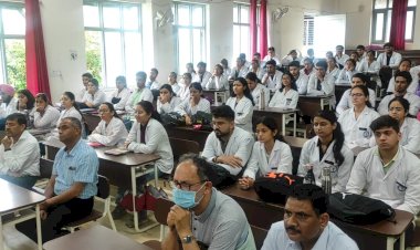 तंबाकू के दुष्प्रभावों से अवगत करवाना हर डॉक्टर का कर्तव्य.... विश्व तंबाकू निषेध दिवस पर मेडिकल कालेज के प्रधानाचार्य डॉ. रमेश भारती ने की अपील....