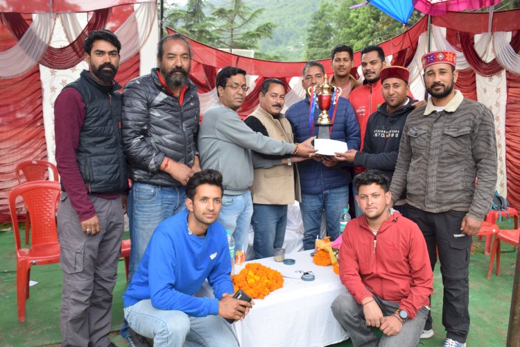 बॉलीबाल प्रतियोगिता में कुल्लू की टीम रही विजेता.... फाइनल मुकाबले में अक्षय ब्रदर्ज़ की टीम को 23-17 से हराया......