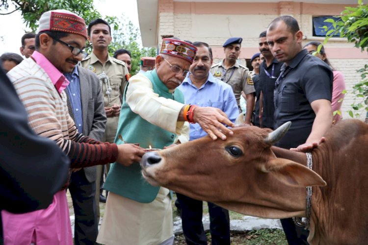 वन विभाग के तहत गठित स्वयं सहायता समूह की महिलाओं से राज्यपाल ने संवाद किया गौशाला और सुकेती जीवाश्म संग्रहालय भी गए......