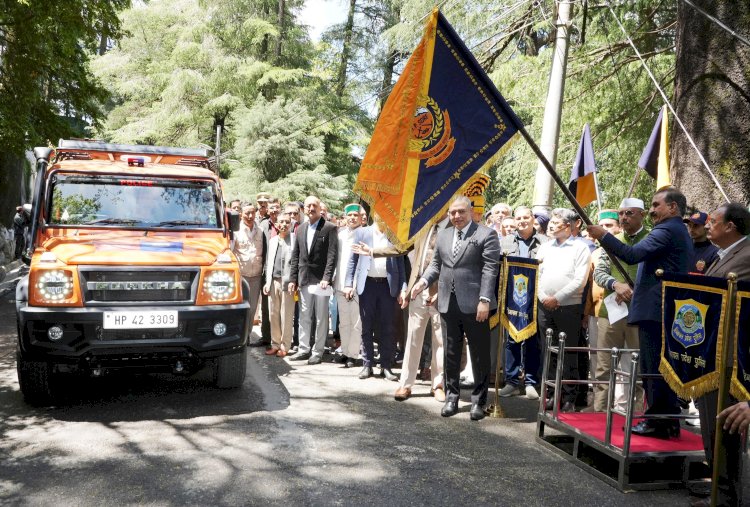मुख्यमंत्री ने लाहौल-स्पिति जिला के लिए ........चार बचाव वाहनों को हरी झंडी दिखाई.......