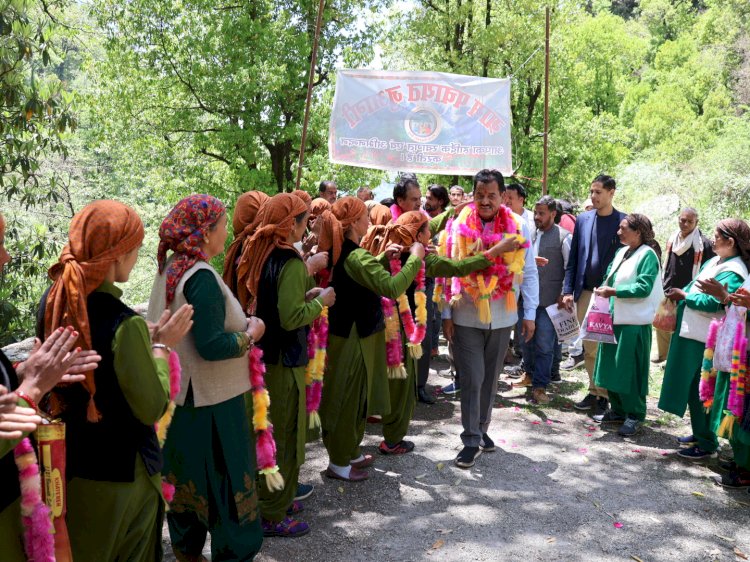 निरमंड उपमण्डल मे पर्यटन की आपार सम्भावनाएं सीपीएस सुंदर सिंह ठाकुर......... महिला मण्डलों द्वारा जगह जगह भव्य स्वागत।......