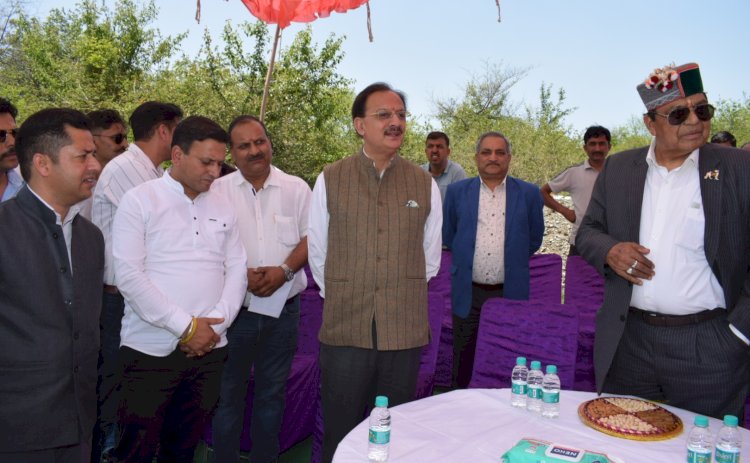 उद्योग मंत्री तथा स्वास्थ्य मंत्री ने ......जखड़ीयूं में किया औद्योगिक क्षेत्र का निरीक्षण....