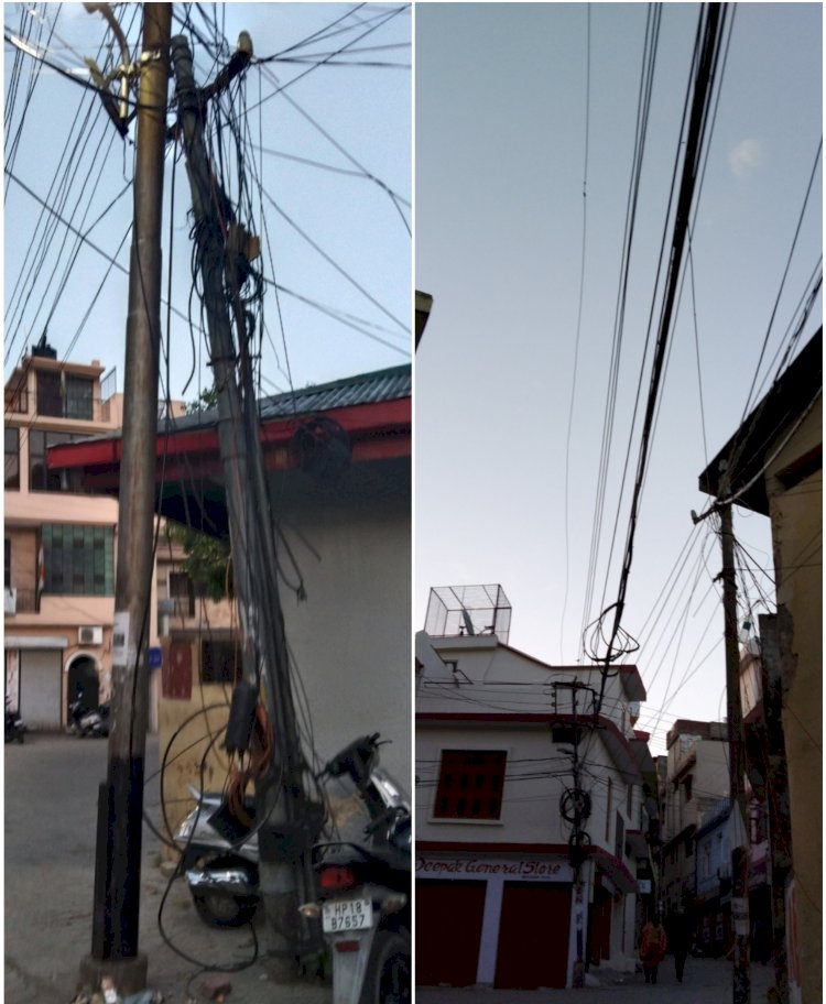 नगर परिषद की अनदेखी के चलते .......तारों के मकडज़ाल में उलझा है शहर.........