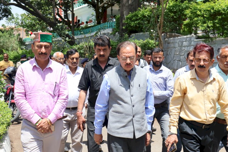 भाजपा सरकार के कार्यकाल में राज्य के दूरदराज के क्षेत्रों में आवश्यक पदों को नहीं भरा .......हर्षवर्धन चौहान... उद्योग मंत्री के समक्ष समस्याएं लेकर सर्किट हाउस नाहन पहुंचे अनेक प्रतिनिधिमंडल.......