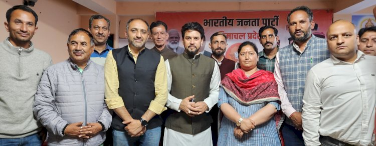 अनुराग ठाकुर ने कार्यकर्ताओं को दिए,,,,, चुनावी टिप्स, जलेबी का आनंद उठाया,,,,,