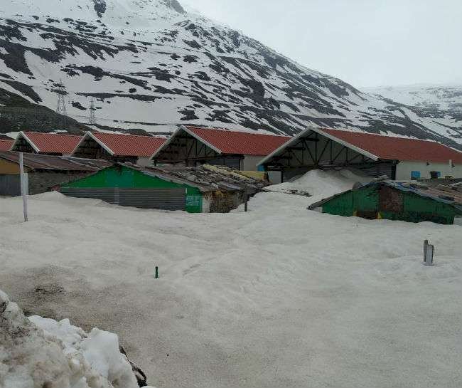 गुलाबा से मढ़ी....... बैरियर को तुरन्त प्रभाव से स्थानन्तरित करने के आदेश......