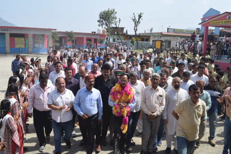 द्योग मंत्री ने कफोटा और जाखना में सुनी जन समस्यायें......