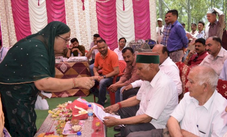 स्वास्थ्य सुविधाओं पर व्यय होंगे 3139 करोड़ : किशोरी लाल....   चिकित्सकों ने महालपट्ट में जांची लोगों सेहत......