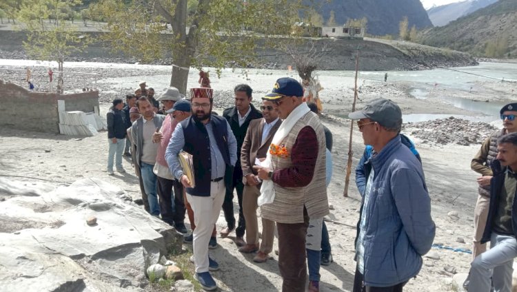 विधायक रवि ठाकुर ने..... किया चंद्रभागा नदी संगम घाट तांदी का संयुक्त निरीक्षण... प्रारंभिक तौर पर 88 लाख की धनराशि होगी तांदी संगम घाट प्रोजेक्ट पर व्यय.....