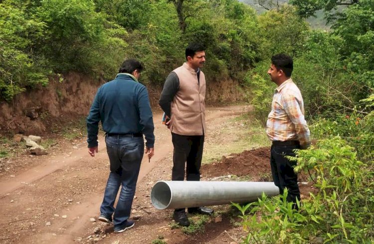 नारग की 11 पंचायतों के लिए निर्मित की जा रही पेयजल योजना का किया निरीक्षण....... 26 करोड़ की पेयजल योजना मार्च 2024 तक........ पूरी करने के निर्देश 26 करोड़ की पेयजल योजना -डा मंदीप गुप्ता