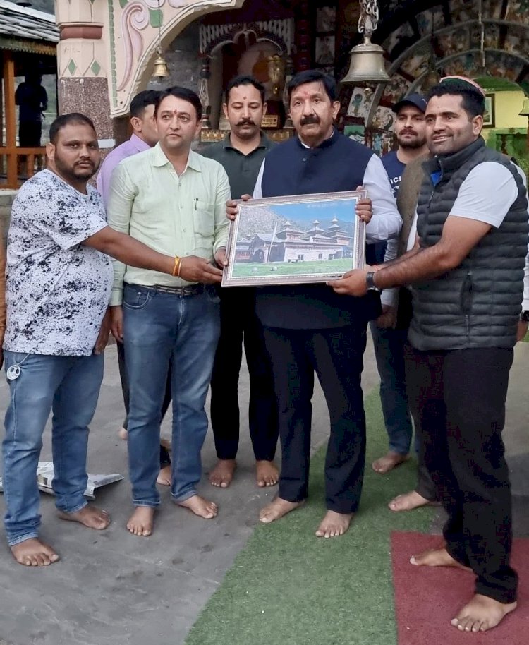 उप मुख्यमंत्री ने ,,,,,,,उत्तराखंड के प्रसिद्ध शक्तिपीठ महासु मंदिर हनोल में नवाया शीश,,,,,,