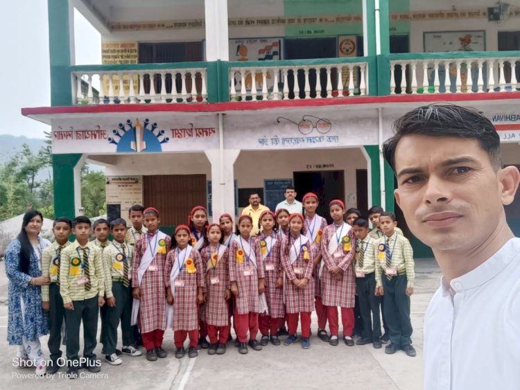 सरकारी स्कूल के अध्यापकों की पहल.... बच्चों को निशुल्क उपलब्ध करवाएं टाई बेल्ट आईडी कार्ड.....