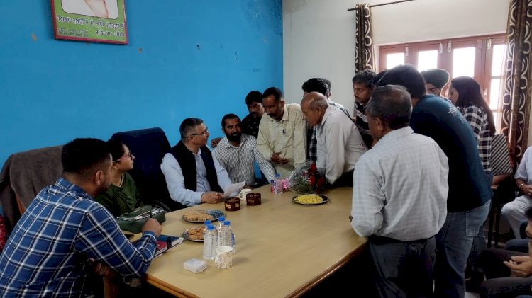 अजय सोलंकी ने त्रिलोकपुर में सुनी जन-समस्यायें..... माता बालासुंदरी मंदिर में टेका माथा .....