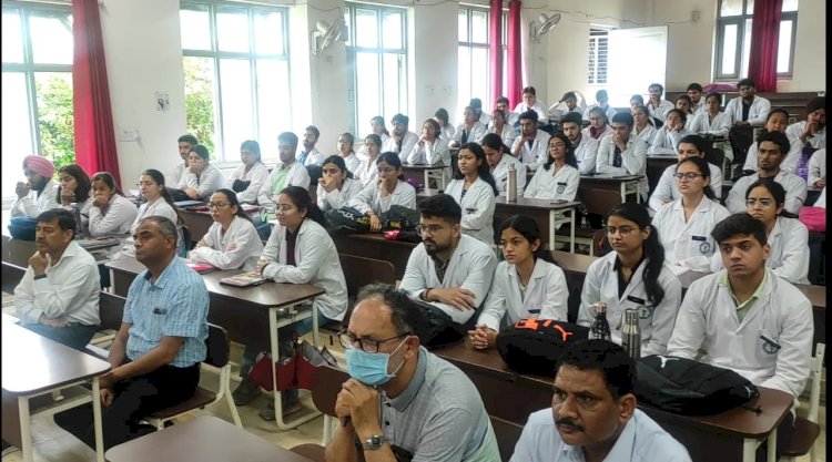 तंबाकू के दुष्प्रभावों से अवगत करवाना हर डॉक्टर का कर्तव्य.... विश्व तंबाकू निषेध दिवस पर मेडिकल कालेज के प्रधानाचार्य डॉ. रमेश भारती ने की अपील....