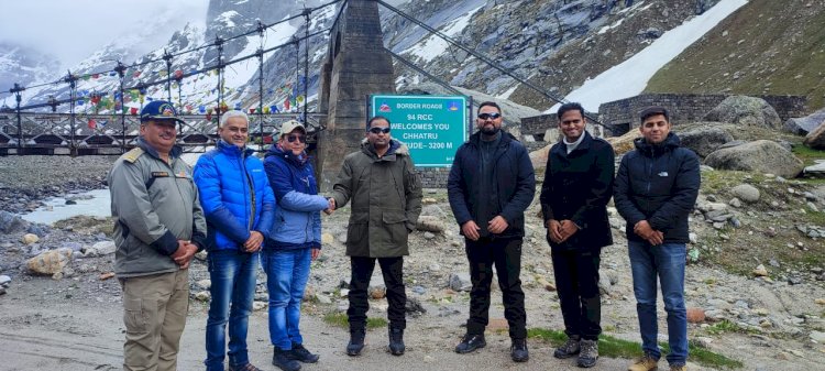 मनाली -कोकसर  -ग्रामफू वाया कुंजम दर्रा -काजा के लिए हल्के फोर बाई फोर व चेन लगे  वाहनों की आवाजाही के लिए हुआ बहाल......  सुबह 8 से 2 बजे कोकसर व काजा से होगी वाहनों की आवाजाही.....