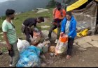 चूड़धार में प्लास्टिक कचरा के ढेरों से आहत हुई..... पर्वतारोही  बलजीत कौर.....बलजीत की टीम ने  करीब 35 किलो कचरा एकत्र किया.....