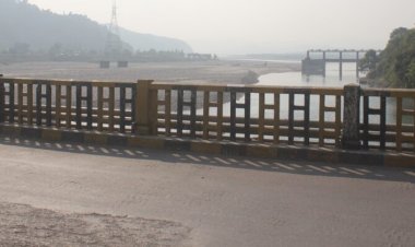 बांगरन पुल पर...... एक समय में केवल 10 टन भार क्षमता के वाहन गुजरेंगे-एसडीएम.....