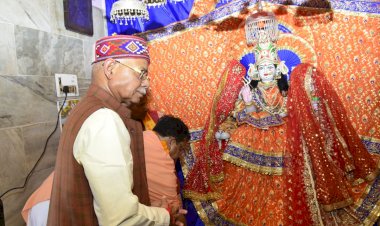 हिमाचल के लोगों का देवी-देवताओं पर अटूट श्रद्धा........ राज्यपाल ने खडुल में जगत तारणी माता मंदिर में धार्मिक अनुष्ठान में लिया भाग.....