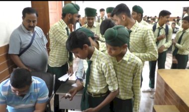 ड्रॉप्स ऑफ होप ग्रुप बना मददगार..... स्कूल में आयोजित किया ब्लड ग्रुप जांच शिविर ,,,,,,,