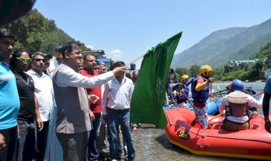 गेमन पुल से पिरडी तक के राफ्टिंग पॉइंट का निरीक्षण किया .....राफ्टिंग दल को रवाना कियाl हरी झंडी दिखाकर .......मुख्य संसदीय सचिव  ने ......