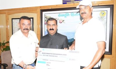 प्रगतिशील किसान  प्रेम सिंह ने ......51 हजार रुपये का चैक भेंट किया मुख्यमंत्री को.....