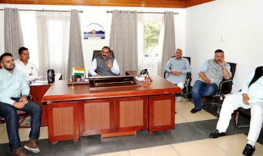 प्राथमिक विद्यालयों के 17 हजार शिक्षकों को टैबलेट प्रदान करेगी सरकार.....सरकारी विद्यालयों में उपलब्ध होंगी स्मार्ट सुविधाएं: मुख्यमंत्री