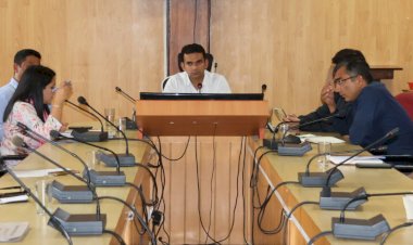 फ्लाईंग स्क्वैड बनाया जायेगा....... साहसिक गतिविधियों के आयोजन स्थलों का दो-दो सप्ताह बाद औचक निरिक्षण करेगा.......  पैराग्लाईडिंग , राफ्टिंग तथा ट्रैकिंग की नियामक समिति बैठक की उपायुक्त ने की अध्यक्षता.......