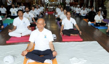 राज्यपाल ने योग को दैनिक जीवनचर्या में अपनाने पर दिया बल.... राजभवन में मनाया गया अंतर्राष्ट्रीय योग दिवस......