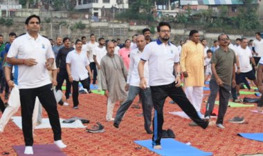 केंद्रीय सूचना एवं प्रसारण, युवा मामले एवं खेल मंत्री अनुराग सिंह ठाकुर ने भी किया योगाभ्यास.............. अणु के सिंथेटिक ट्रैक ग्राउंड में आयोजित किया गया योगाभ्यास सत्र....