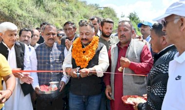 शिक्षा मंत्री ने .......किया संपर्क मार्ग धापली कैंची से सैंज खड्ड का लोकार्पण........